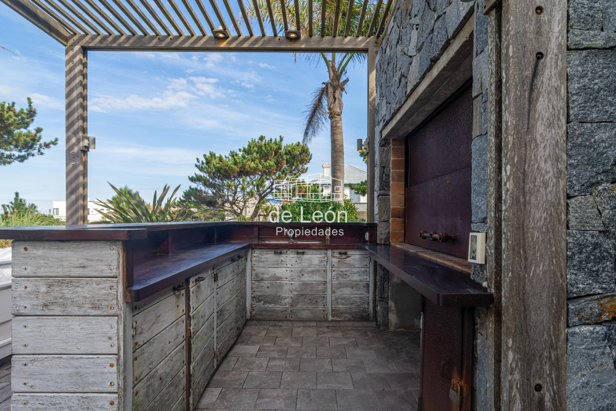 Casa ID.14967 - Importante casa en primera linea frente al mar de Montoya, 4 dormitorios más servicio