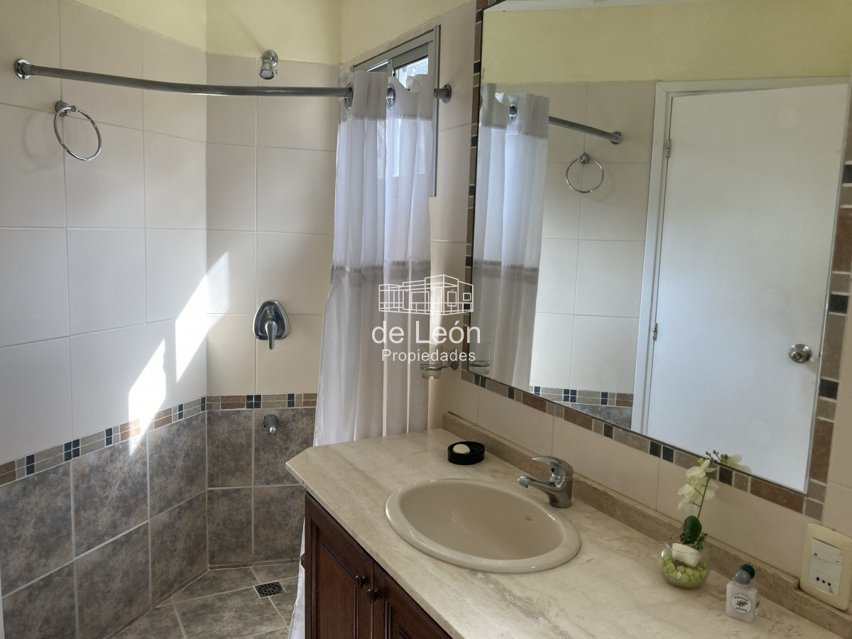 Casa ID.84 - Casa de 6 dormitorios en Montoya, La Barra