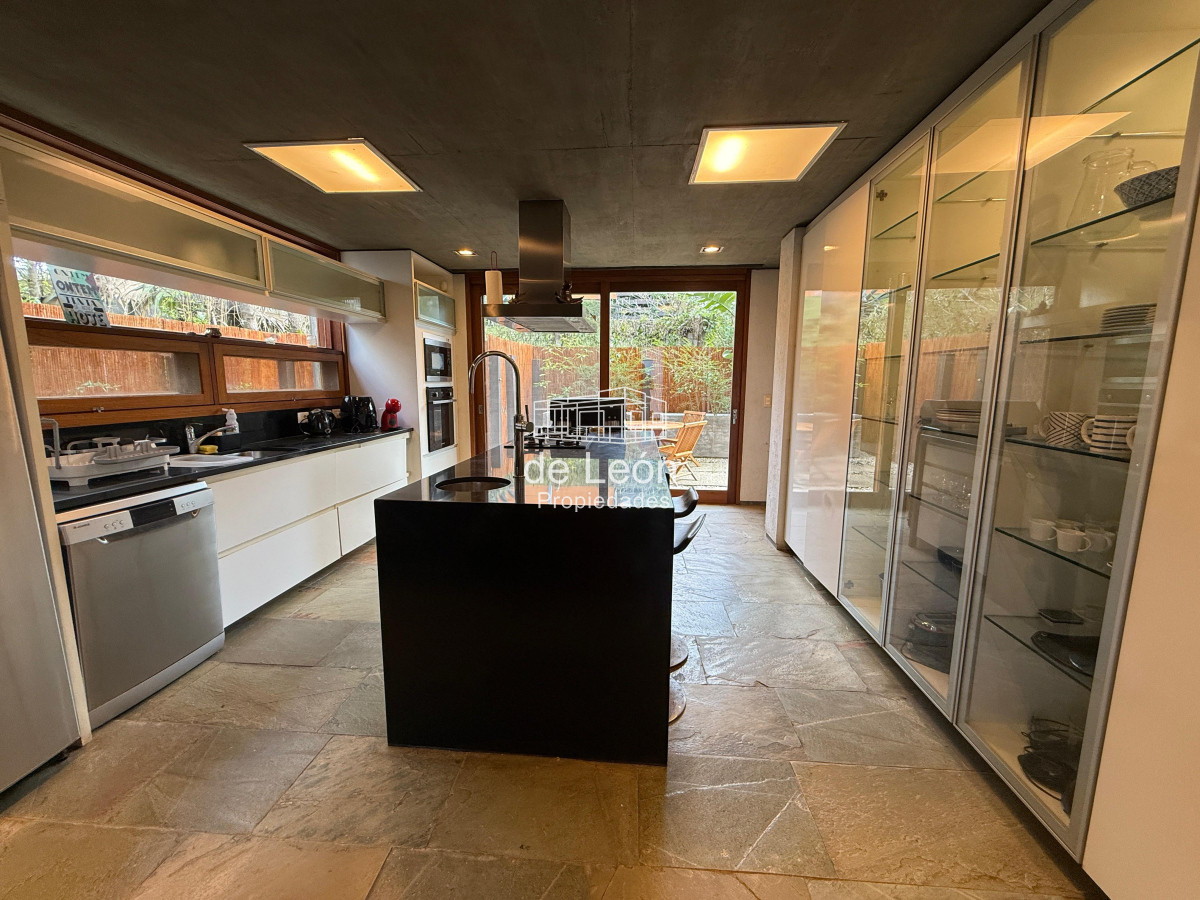 Casa ID.15302 - Importante casa de 4 dormitorios y servicio en El Chorro, La Barra