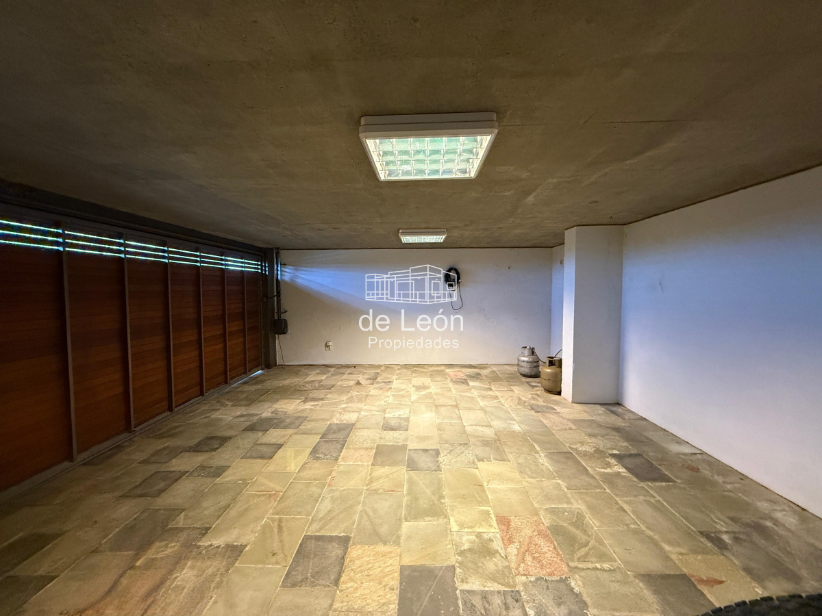 Casa ID.15302 - Importante casa de 4 dormitorios y servicio en El Chorro, La Barra