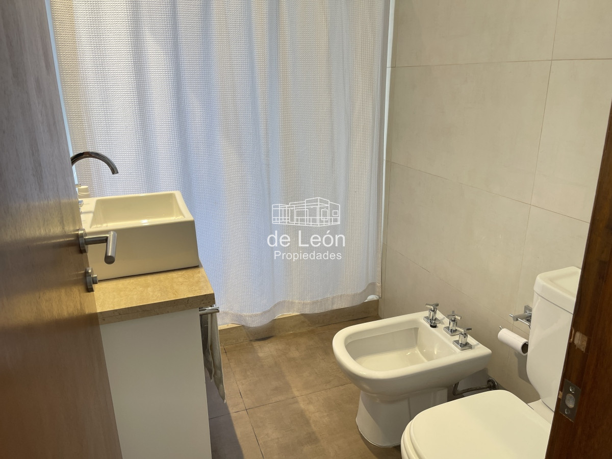 Casa ID.680 - Casa en La Barra, 3 dormitorios en suite y dependencia de servicio.