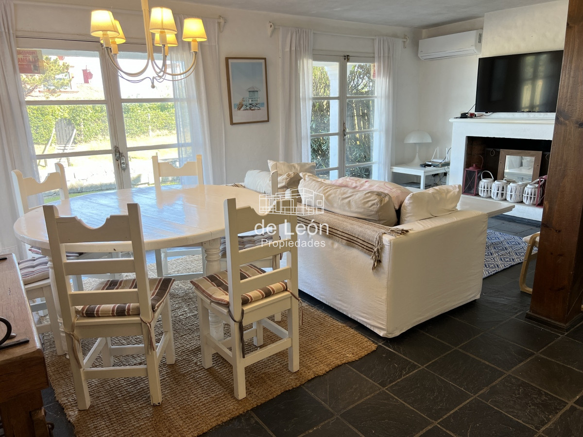 Casa ID.14916 - Casa en Montoya con excelente vista al mar, de 4 dormitorios más servicio 