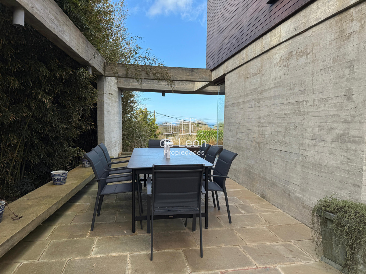 Casa ID.15302 - Importante casa de 4 dormitorios y servicio en El Chorro, La Barra