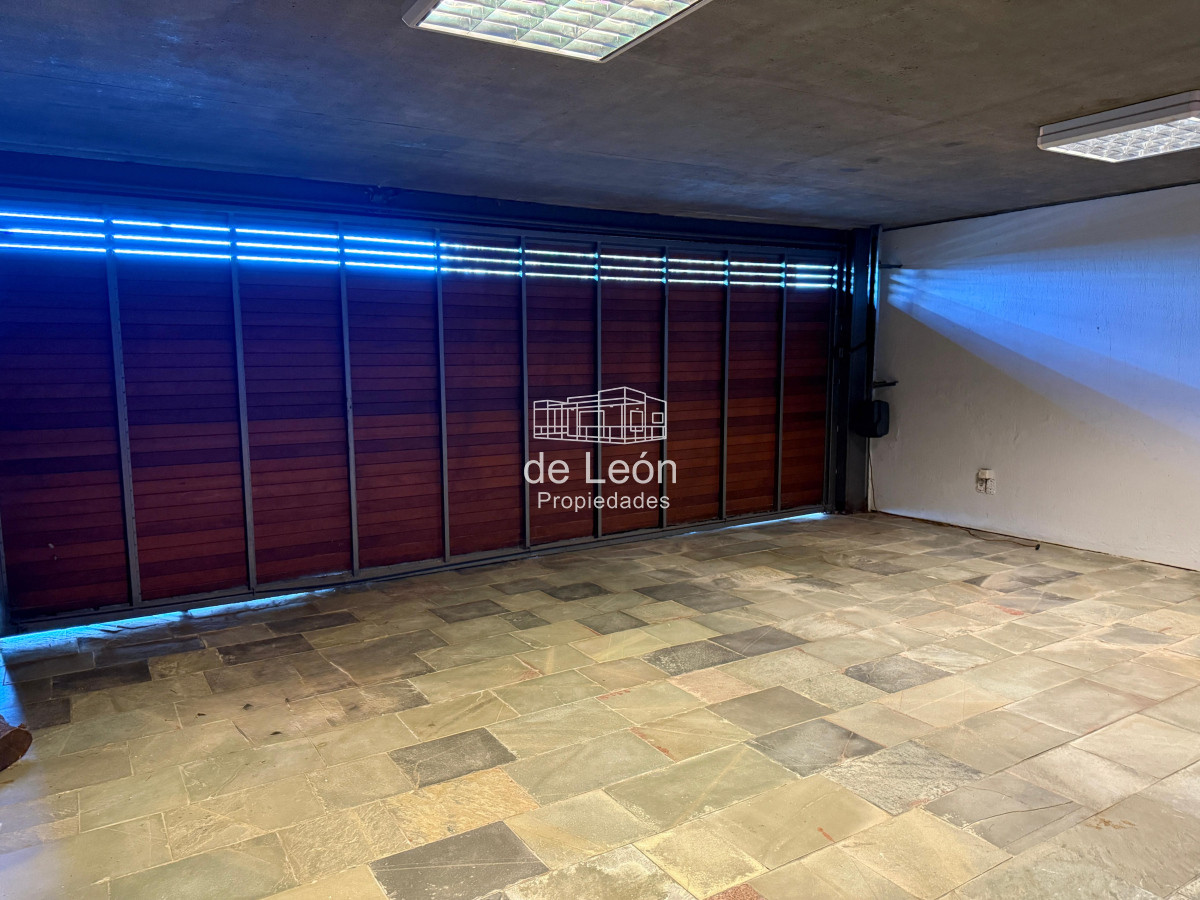 Casa ID.15302 - Importante casa de 4 dormitorios y servicio en El Chorro, La Barra