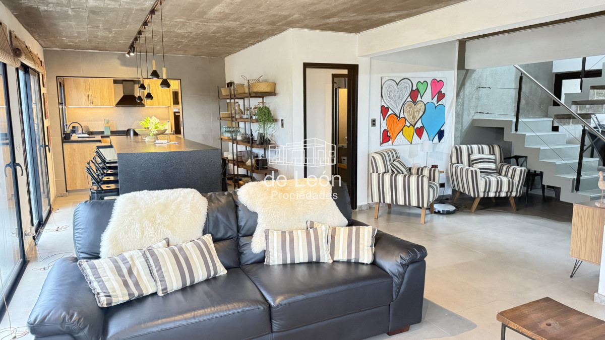 Casa ID.196 - Amplia casa a pasos del mar en Montoya, 5 dormitorios en suite