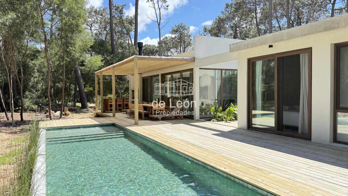 Casa ID.15324 - Espectacular casa de 4 dormitorios y servicio en barrio privado Reserva Montoya, La Barra