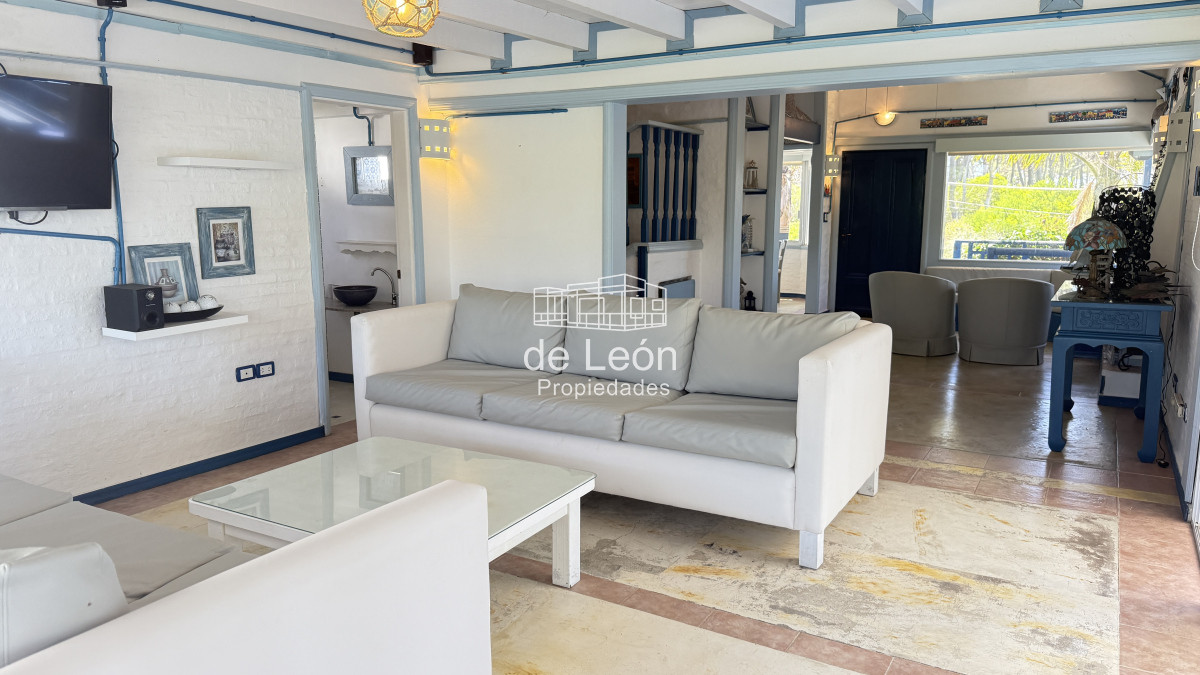 Casa ID.160 - Casa bien ubicada con vistas al mar, piscina y amplio espacio exterior