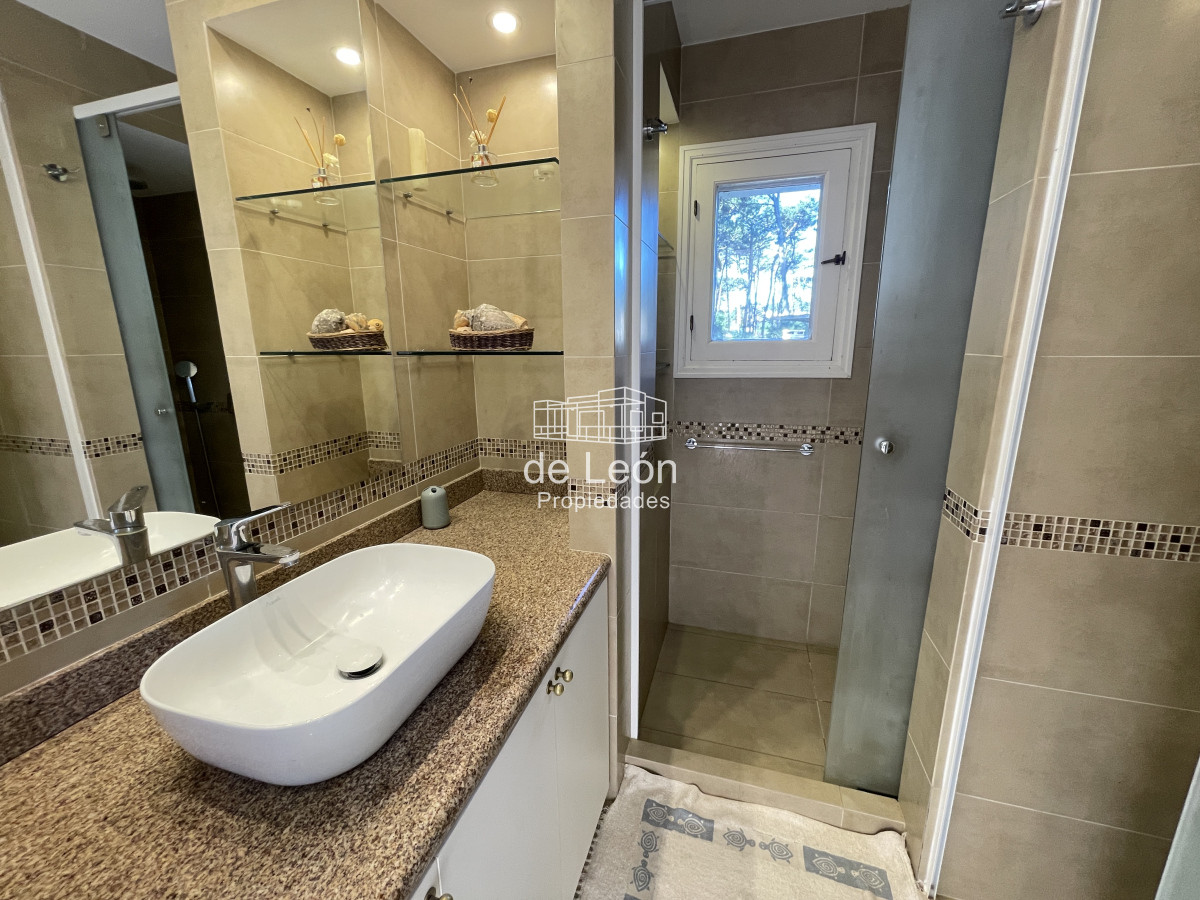 Casa ID.163 - Se vende gran casa de 4 dormitorios + servicio con piscina