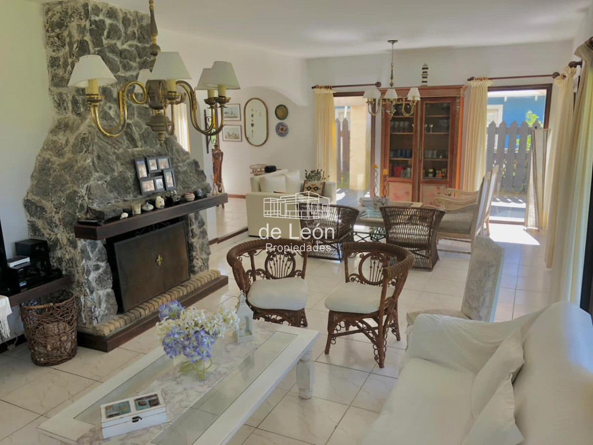 Casa ID.667 - Casa en Montoya de 3 dormitorios y servicio, La Barra