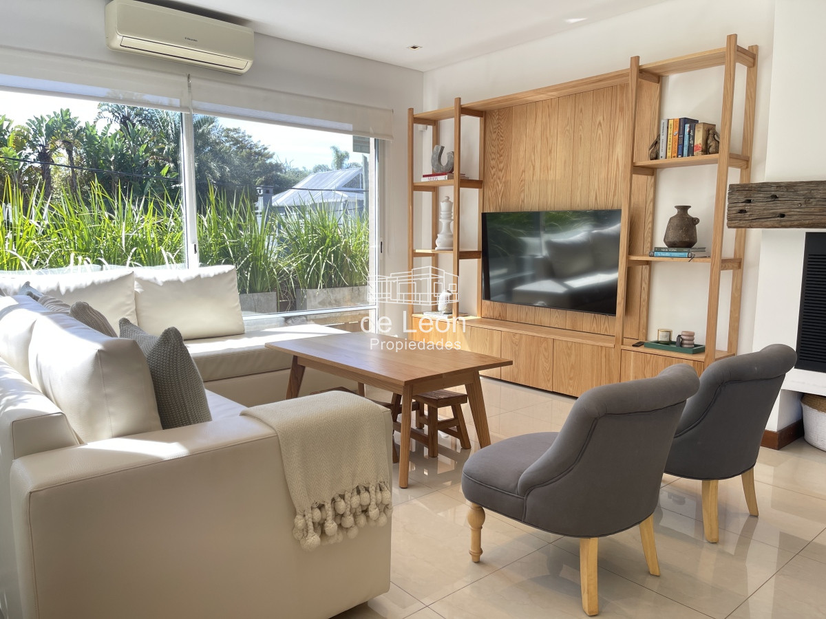 Casa ID.680 - Casa en La Barra, 3 dormitorios en suite y dependencia de servicio.
