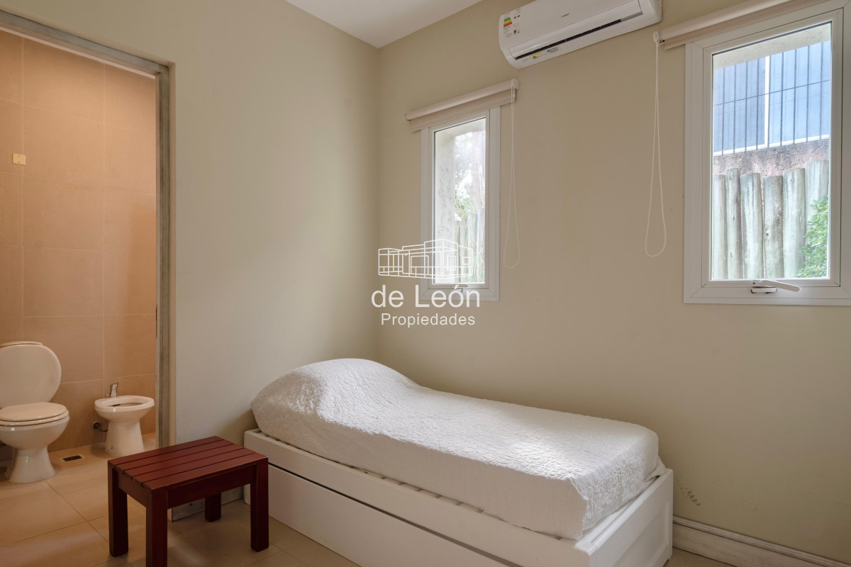 Casa ID.14967 - Importante casa en primera linea frente al mar de Montoya, 4 dormitorios más servicio