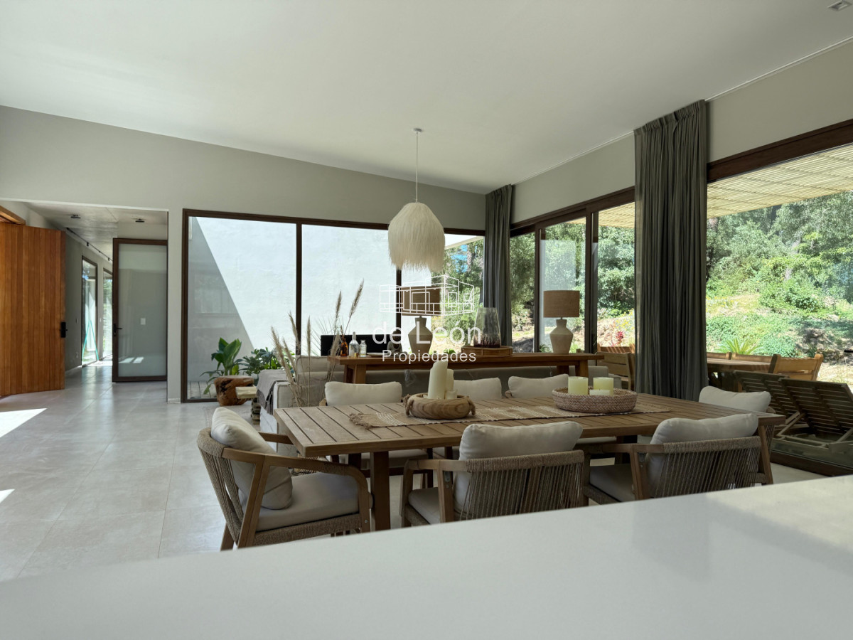 Casa ID.15324 - Espectacular casa de 4 dormitorios y servicio en barrio privado Reserva Montoya, La Barra