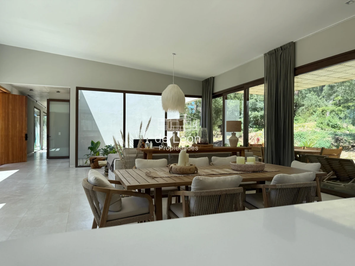 Casa ID.15324 - Espectacular casa de 4 dormitorios y servicio en barrio privado Reserva Montoya, La Barra