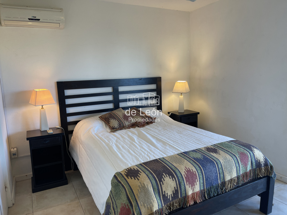 Casa ID.15151 - Casa de 4 dormitorios y servicio en venta a 1 cuadra de la playa El Chorro