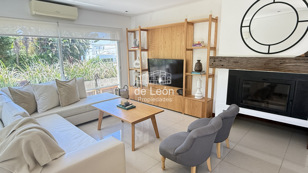 Casa ID.680 - Casa en La Barra, 3 dormitorios en suite y dependencia de servicio.