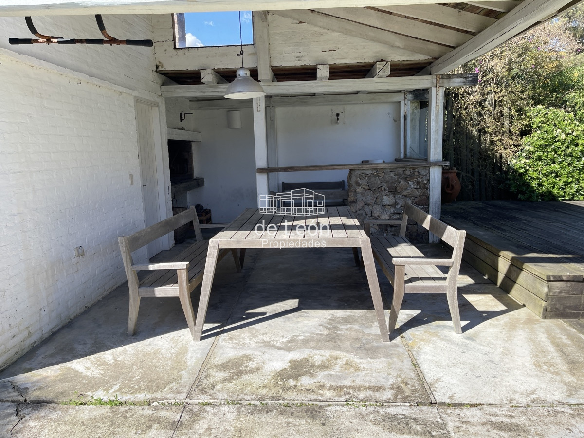 Casa ID.14916 - Casa en Montoya con excelente vista al mar, de 4 dormitorios más servicio 