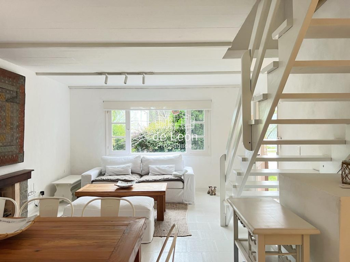 Casa ID.12 - Casa en venta reciclada a estilo moderno, con amplio jardín en Montoya, La Barra