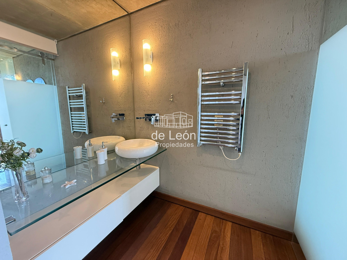 Casa ID.15302 - Importante casa de 4 dormitorios y servicio en El Chorro, La Barra