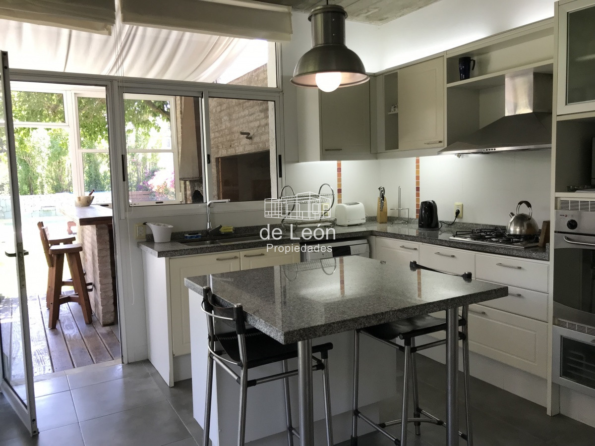 Casa ID.96 - Casa en Montoya de 3 dormitorios en suite y servicio, La Barra
