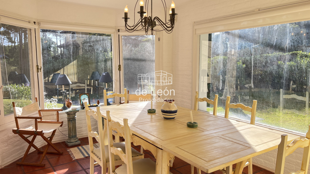Casa ID.163 - Se vende gran casa de 4 dormitorios + servicio con piscina