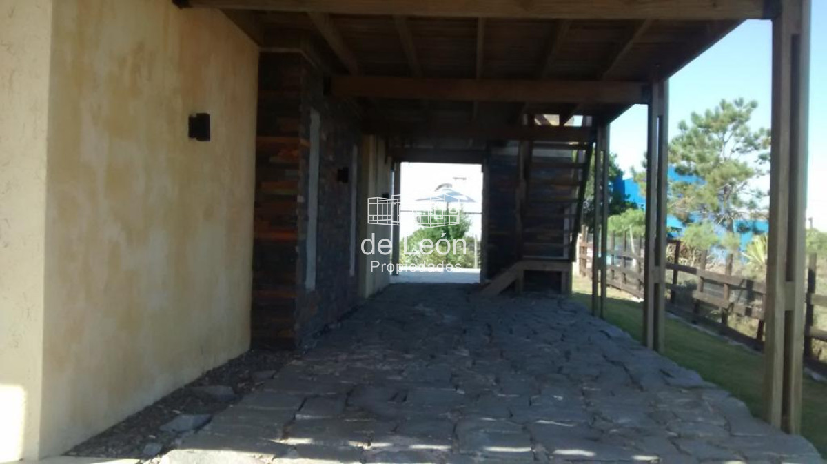 Casa ID.14756 - Se Vende casa de 4 dormitorios en Balneario Buenos Aires