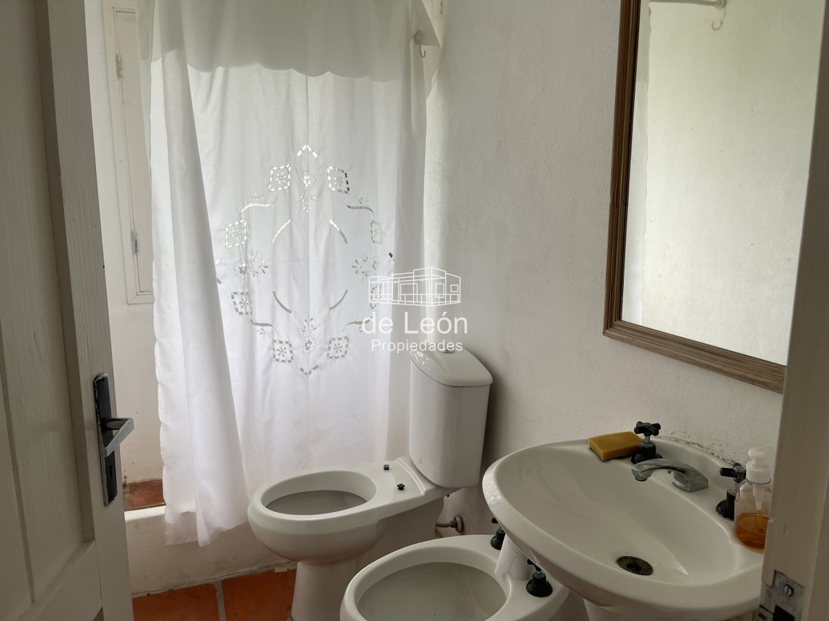 Casa ID.168 - Amplia casa de 6 dormitorios + servicio. Excelente vista al mar en Montoya, La Barra