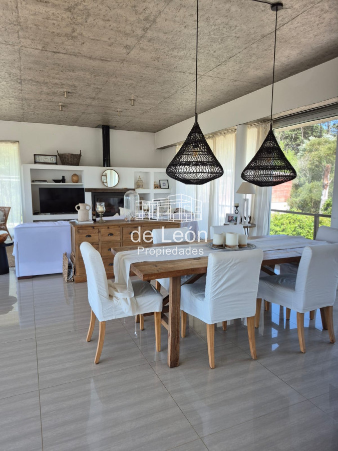 Casa ID.719 - Moderna casa en Montoya La Barra de 3 dormitorios en suite con piscina