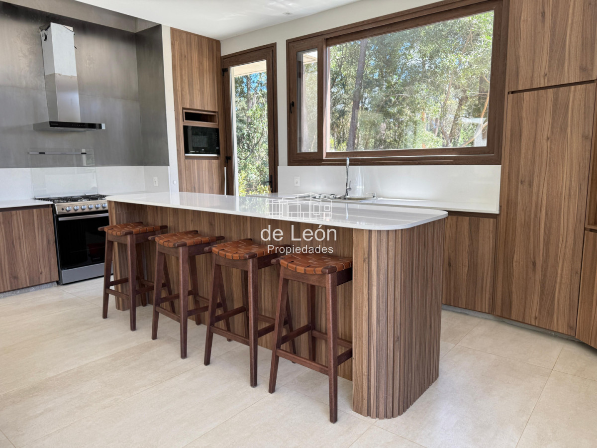 Casa ID.15324 - Espectacular casa de 4 dormitorios y servicio en barrio privado Reserva Montoya, La Barra