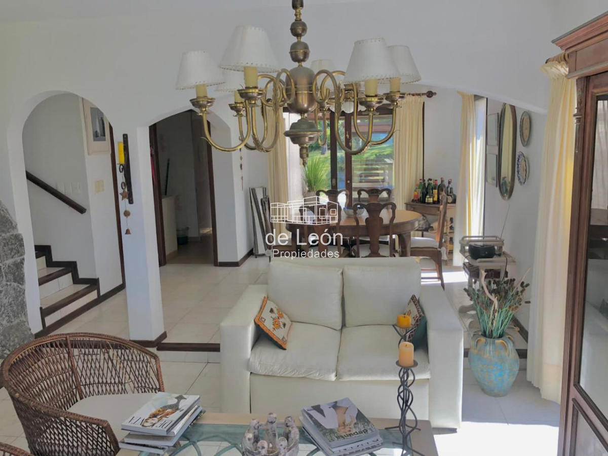 Casa ID.667 - Casa en Montoya de 3 dormitorios y servicio, La Barra