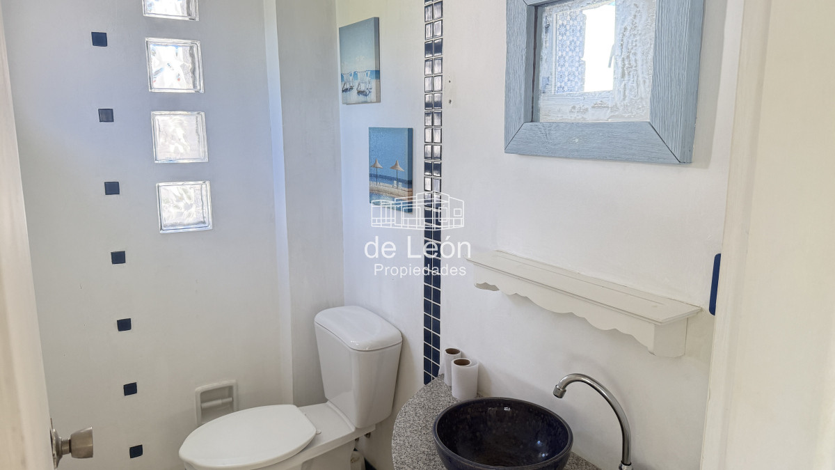 Casa ID.160 - Casa bien ubicada con vistas al mar, piscina y amplio espacio exterior