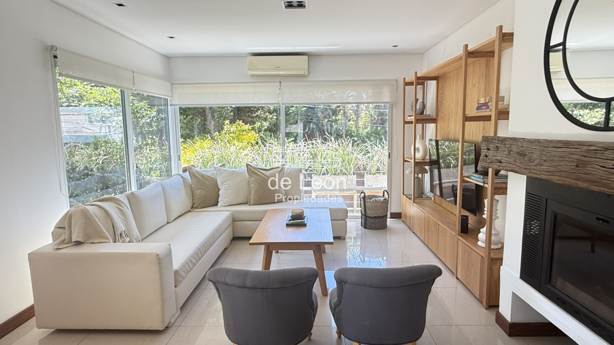 Casa ID.680 - Casa en La Barra, 3 dormitorios en suite y dependencia de servicio.