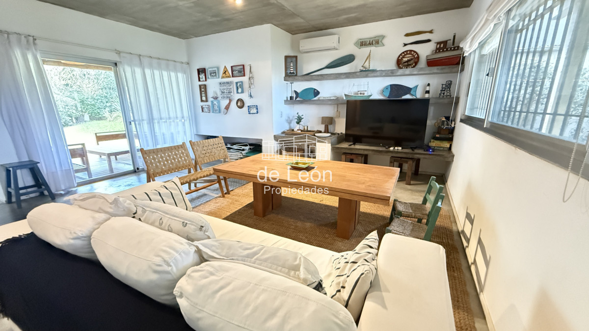 Casa ID.57 - Venta & Alquiler Temporal Casa 4 Dormitorios + Dependencia de Servicio con vista al mar en Montoya, La Barra