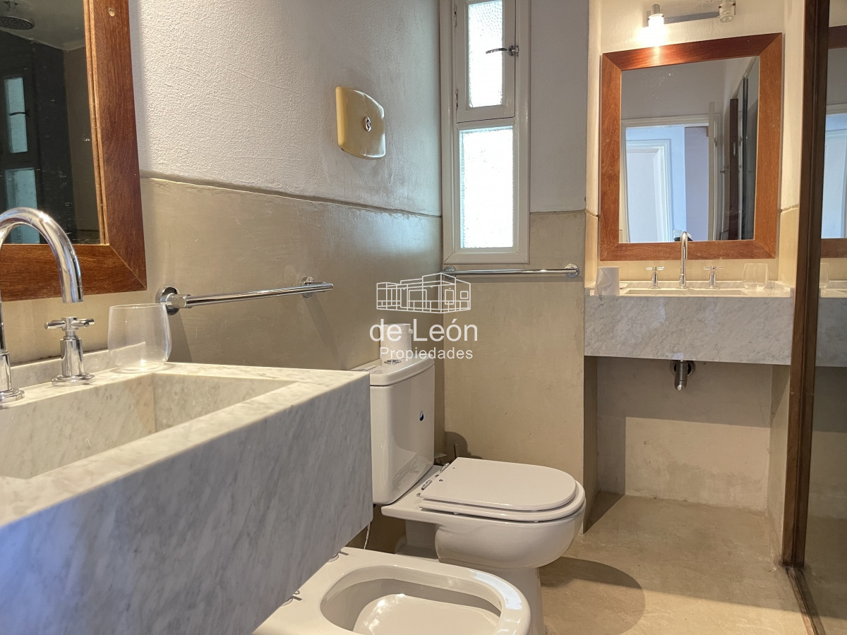 Casa ID.14916 - Casa en Montoya con excelente vista al mar, de 4 dormitorios más servicio 