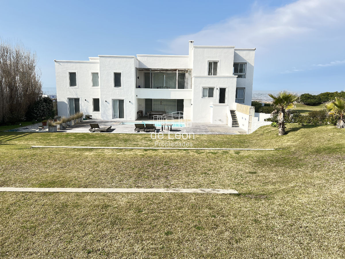 Casa ID.106 - Espectacular casa frente al mar de Montoya, La Barra