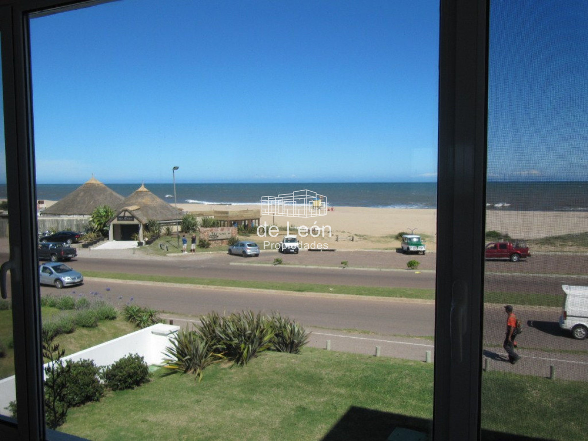 Casa ID.106 - Espectacular casa frente al mar de Montoya, La Barra