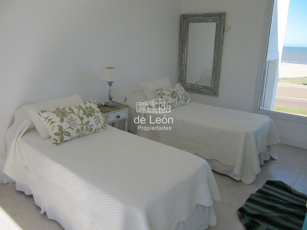 Casa ID.106 - Espectacular casa frente al mar de Montoya, La Barra