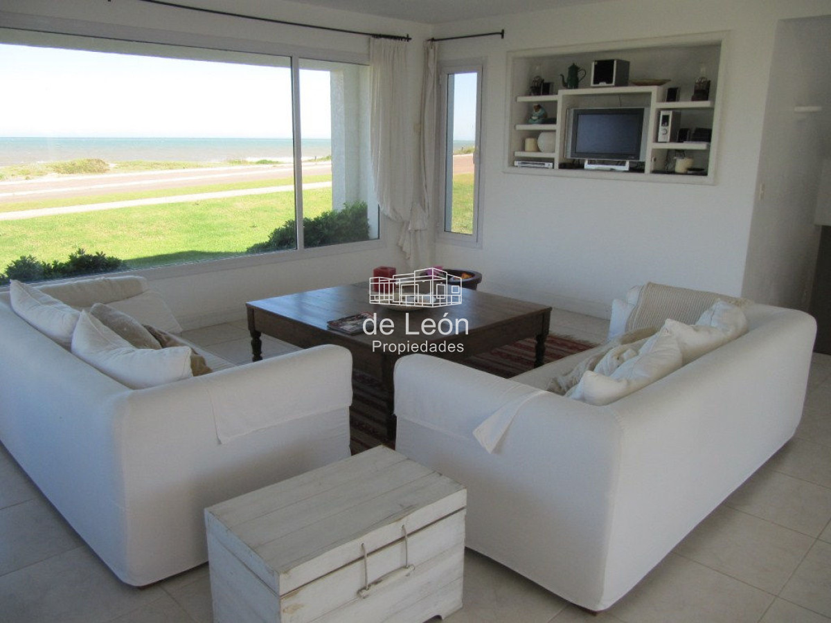 Casa ID.106 - Espectacular casa frente al mar de Montoya, La Barra