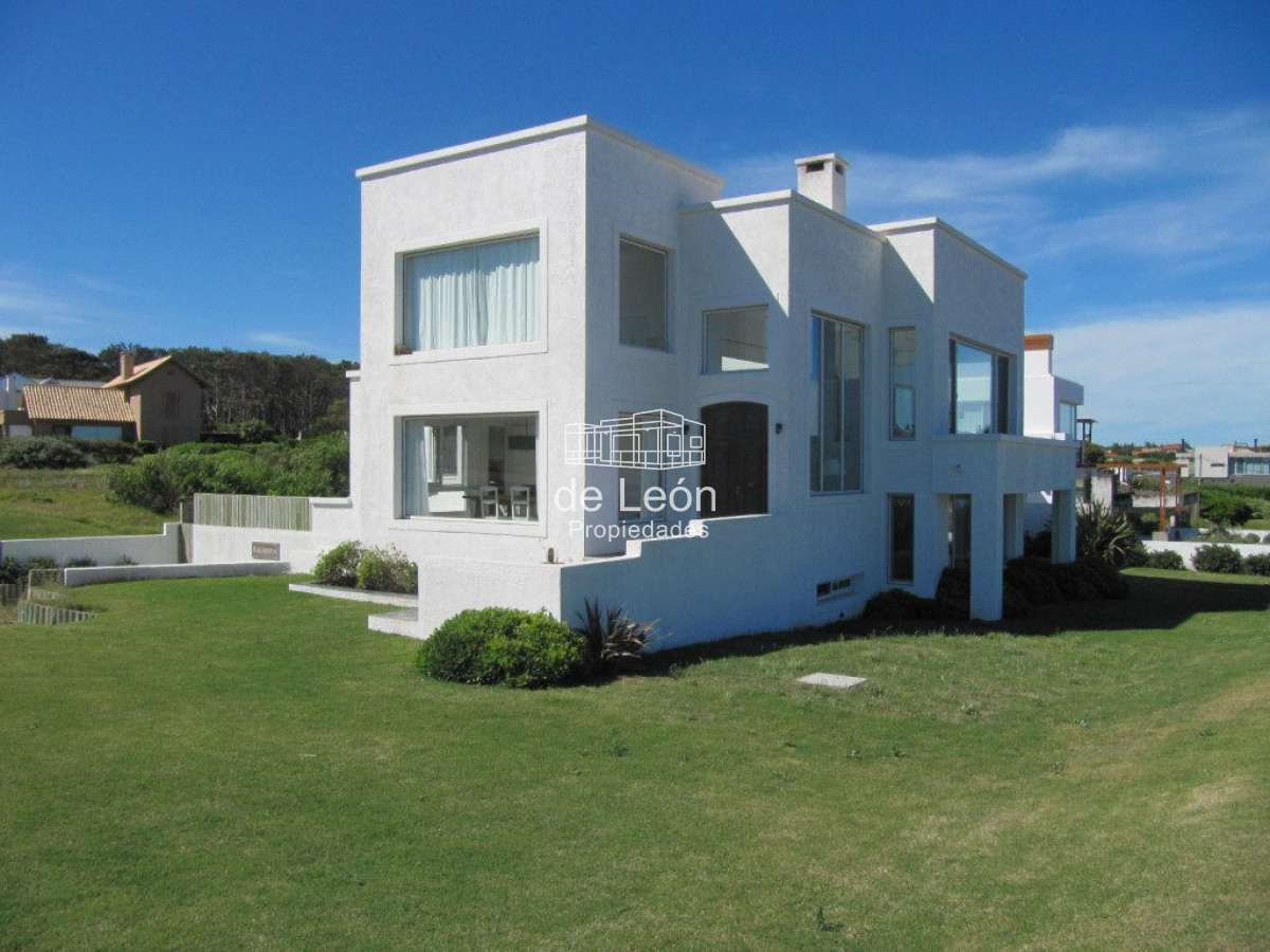 Casa ID.106 - Espectacular casa frente al mar de Montoya, La Barra