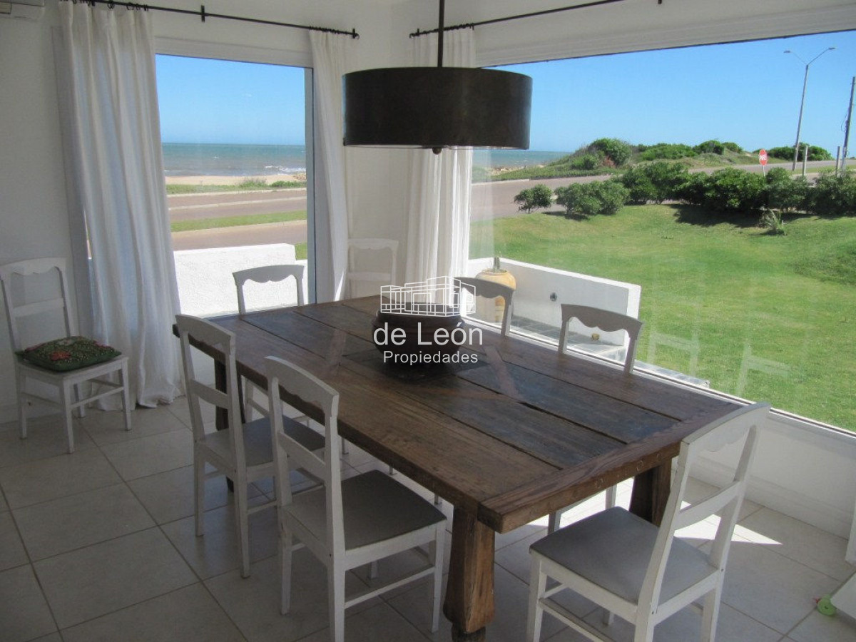 Casa ID.106 - Espectacular casa frente al mar de Montoya, La Barra