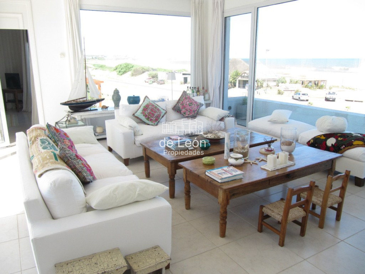 Casa ID.106 - Espectacular casa frente al mar de Montoya, La Barra