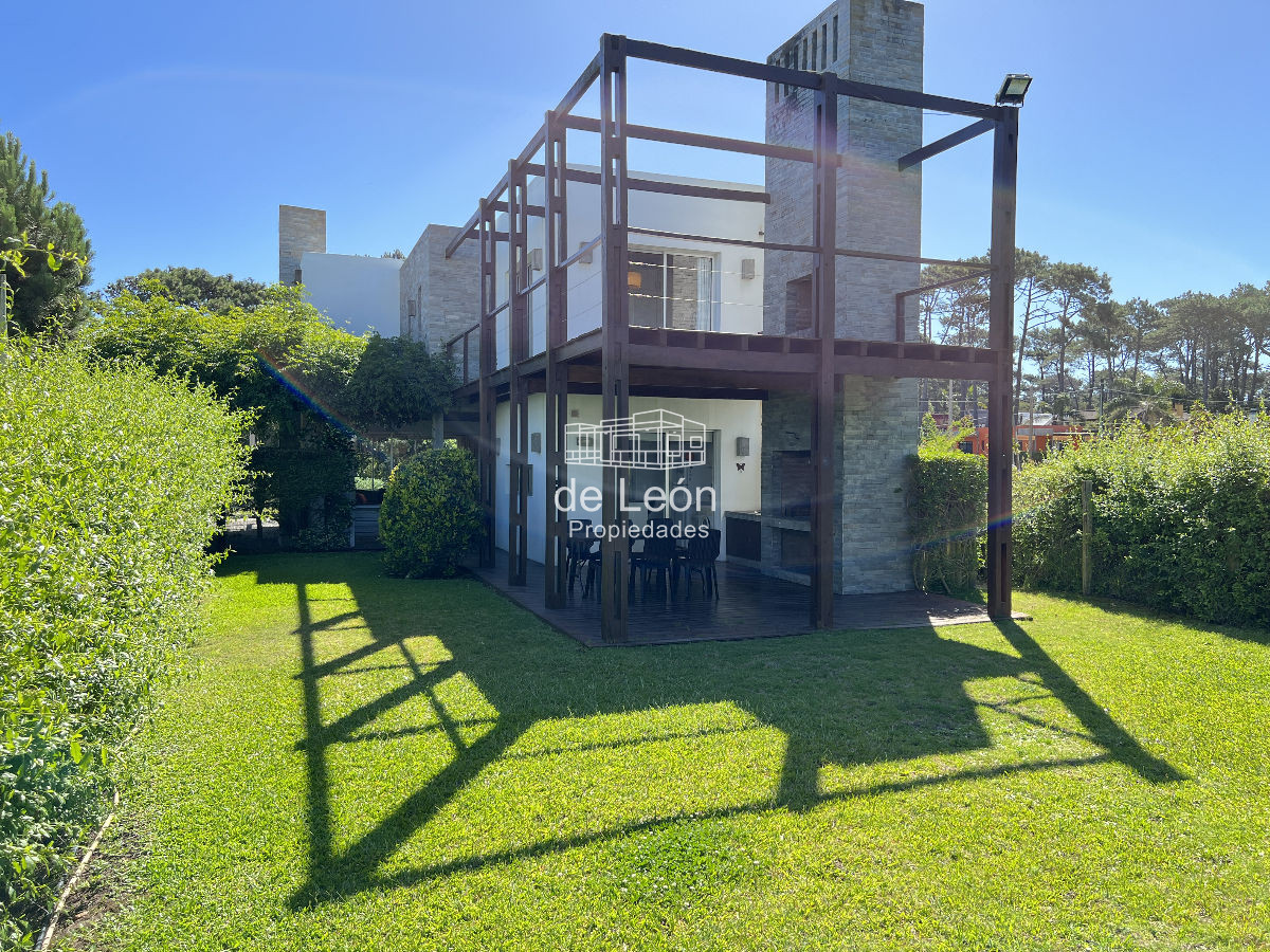 Casa ID.107 - Muy buena casa en Montoya a 200mts del mar, moderna, cómoda, piscina
