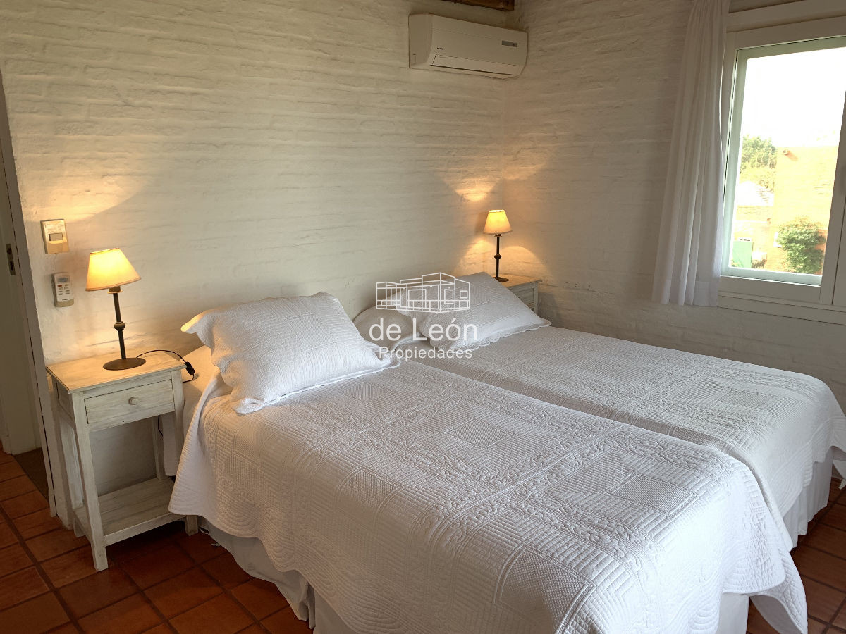 Casa ID.1084 - Amplia casa de 3 dormitorios en suite en segunda linea Montoya, La Bara