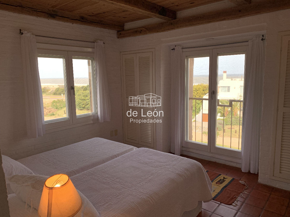 Casa ID.1084 - Amplia casa de 3 dormitorios en suite en segunda linea Montoya, La Bara