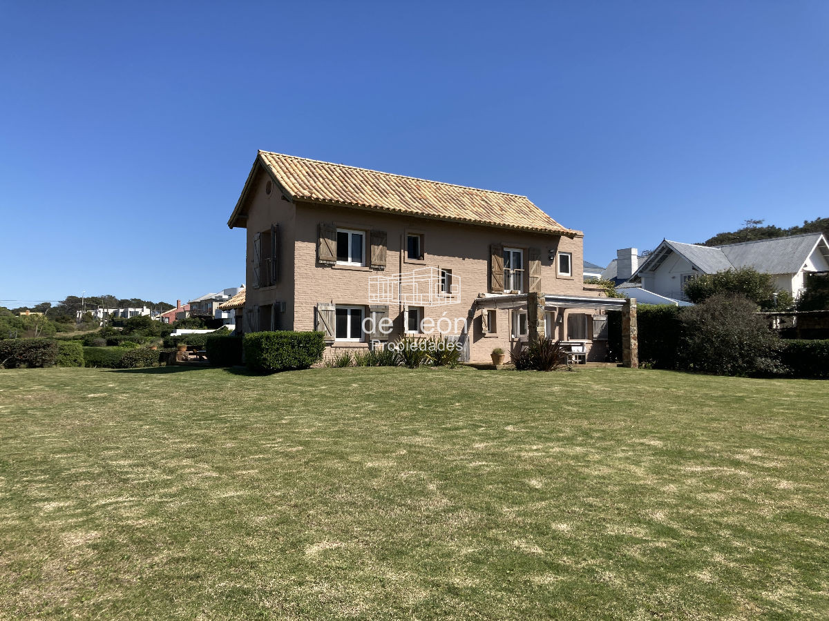 Casa ID.1084 - Amplia casa de 3 dormitorios en suite en segunda linea Montoya, La Bara