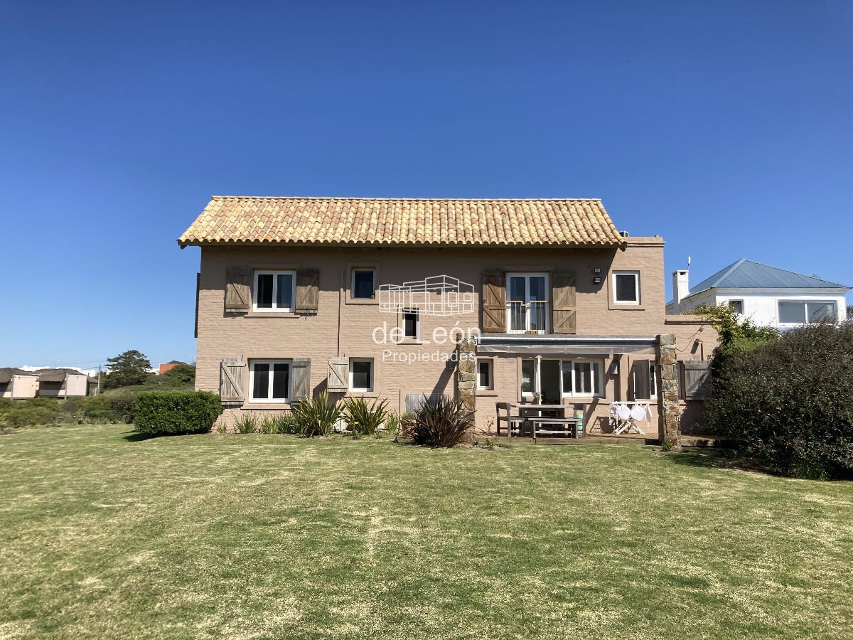 Casa ID.1084 - Amplia casa de 3 dormitorios en suite en segunda linea Montoya, La Bara