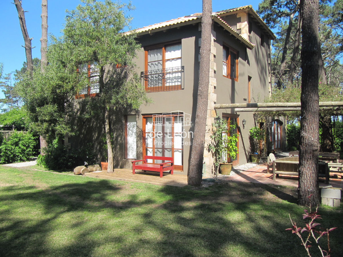 Casa ID.114 - Casa de 6 dormitorios en venta en Montoya, La Barra