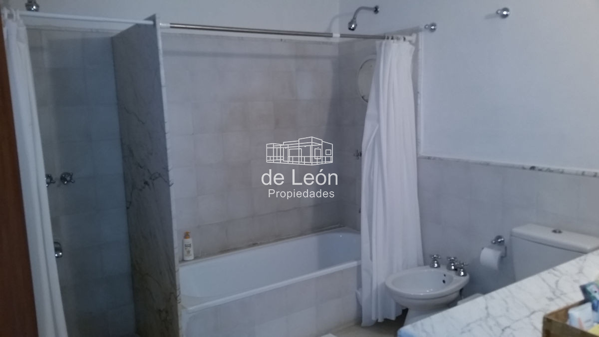 Casa ID.114 - Casa de 6 dormitorios en venta en Montoya, La Barra