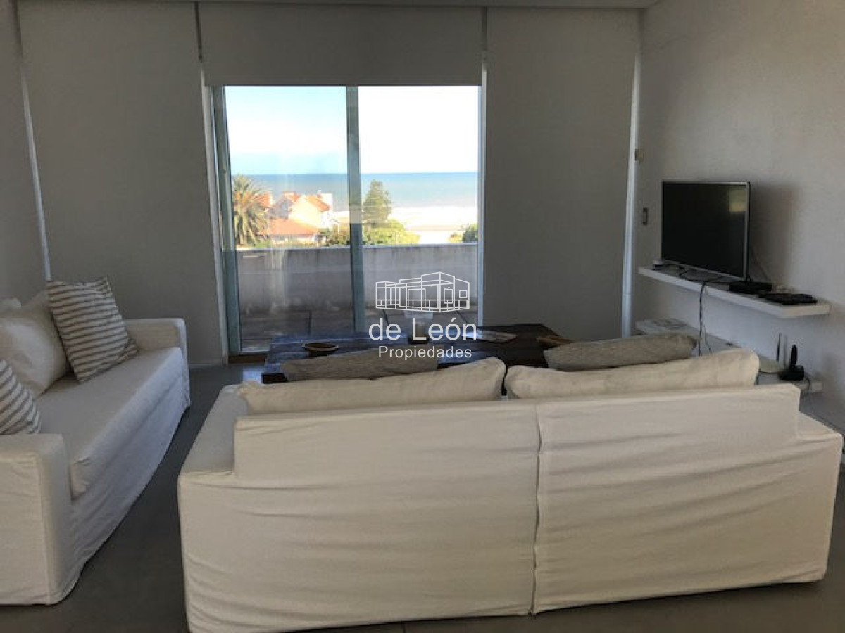 Casa ID.1231 - Espectacular casa contemporánea con amplios espacios, vistas al mar y al bosque en Montoya