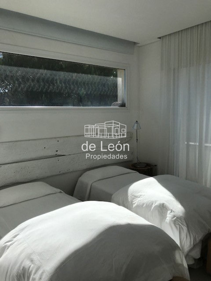 Casa ID.1231 - Espectacular casa contemporánea con amplios espacios, vistas al mar y al bosque en Montoya
