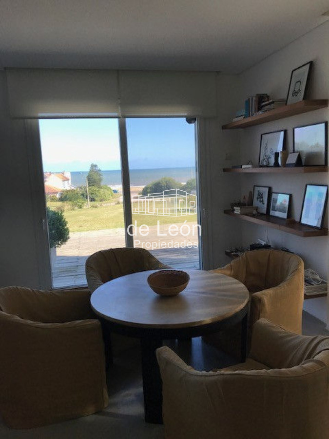 Casa ID.1231 - Espectacular casa contemporánea con amplios espacios, vistas al mar y al bosque en Montoya
